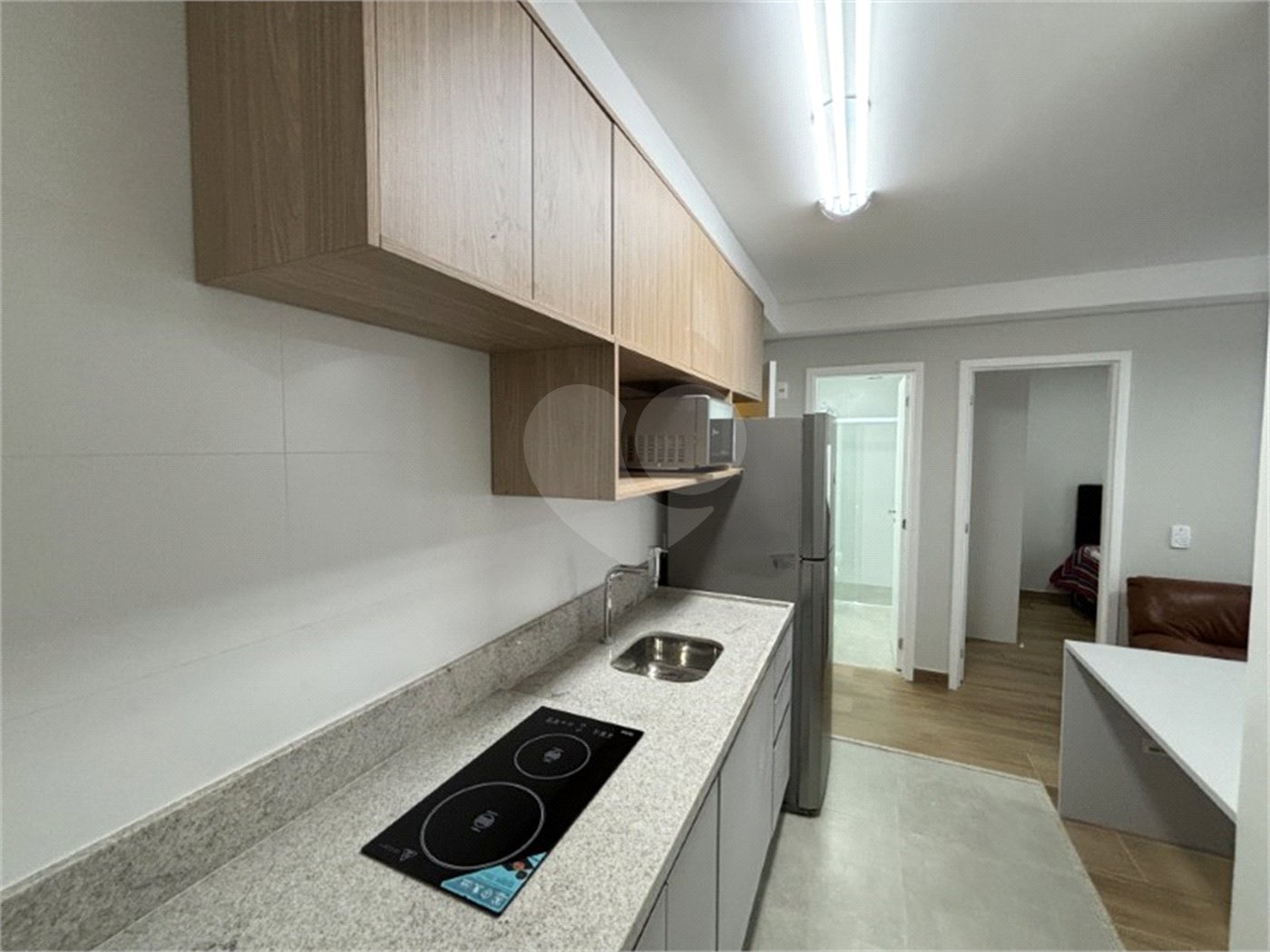 Apartamento com dois dormitórios, sem vaga de garagem, 2 minutos da estação Republica
