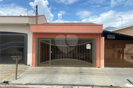 Casa térrea no Jardim Beatriz.