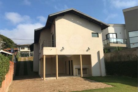 Casa assobradada à venda no Jardim Panorama – Vinhedo/SP