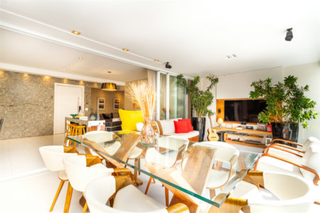 Apartamento de Alto Padrão no Campo Belo para venda com porteira fechada, com 4 dormitórios suítes e 4 vagas com lazer de club.