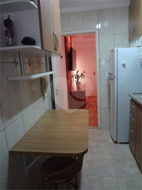 Apartamento no Condomínio Residencial Ipê I .