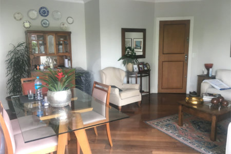 Campo Belo: Elegante Apartamento de 113 m² com Suíte e 2 Vagas em Localização Privilegiada