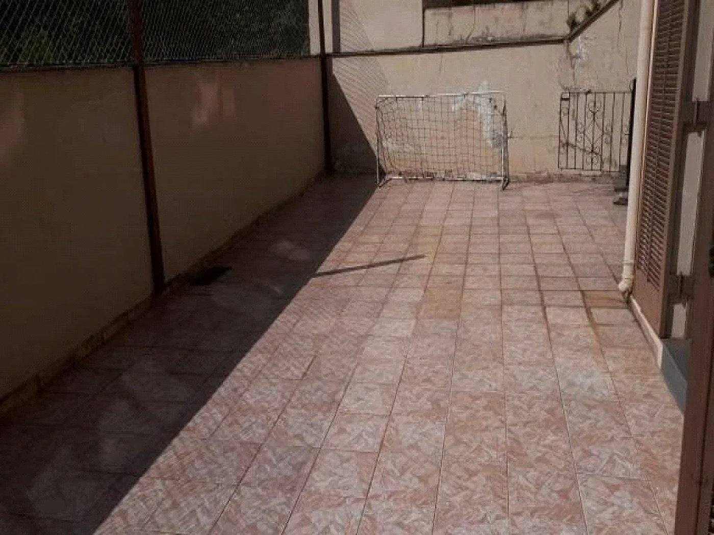 Sobrado com 4 quartos sendo 2 suítes, lareira e 2 vagas de garagem no Jardim Olympia/Butantã