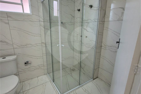 Seu Novo Lar Te Espera: Casa Aconchegante, Pronta para Morar e com 2 dormitórios e Amplo Quintal!