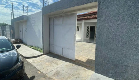 Casa para alugar com 3 quartos, sendo 1 suíte,  em Setor Industrial, Balsas, MA