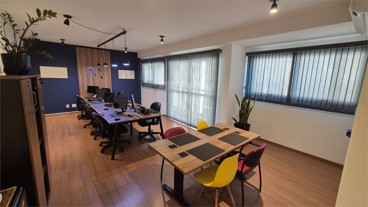 Sala Comercial moderna bem localizada .