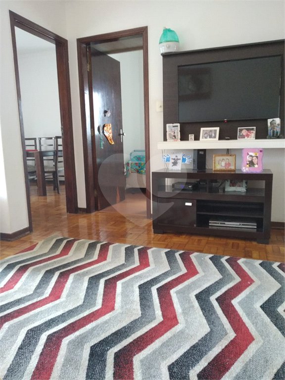 Casa Térrea com 3 dormitórios.