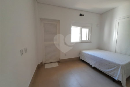 Casa à Venda no Condomínio Damha III – Elegância e Conforto para sua Família