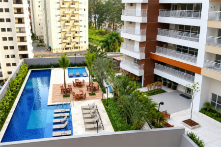 Apartamento de 127 m² em andar alto, com vista livre, 3 suítes planejadas, sacada gourmet envidraçada, 2 vagas e lazer completo, próximo ao Shopping Golden Square e à Avenida Kennedy.