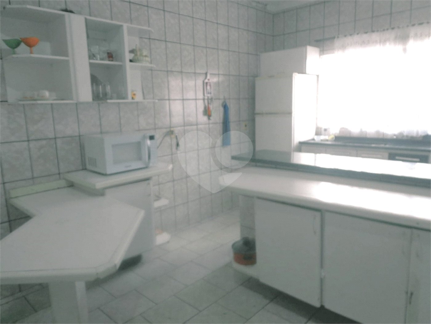 Casa Térrea com 3 dormitórios, sendo 1 suíte.