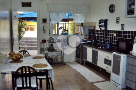 Sobrado a venda com 160 m², 4 quartos e 2 vagas