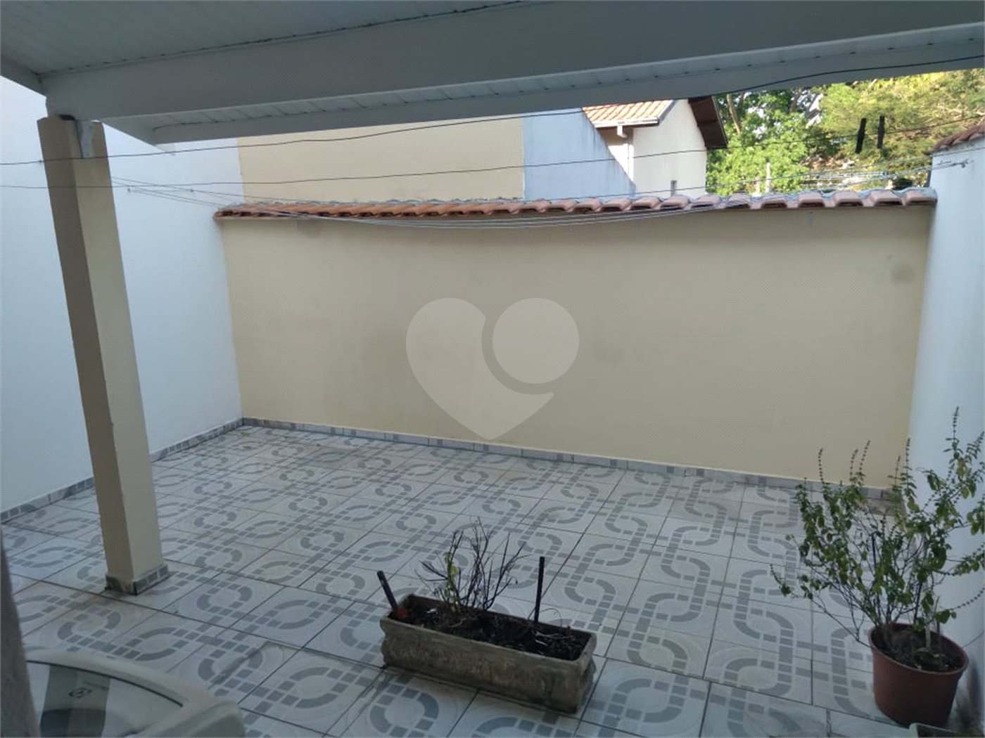 Sobrado espaçoso e bem localizado
