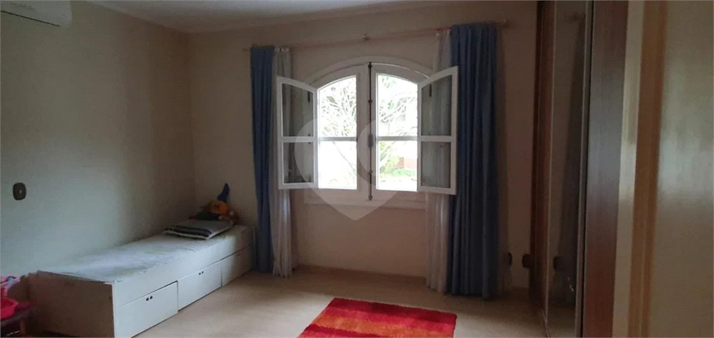 Casa à venda com 5 quartos, sendo 3 suítes,  no condomínio Village Sans Souci, Valinhos - SP