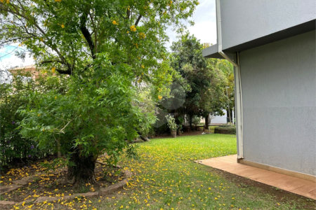 Chácara no Condomínio Vale das Laranjeiras em Indaiatuba SP - Venda - R$ 3,600.000,00 - Locaçao - R$ 30.000,00 mais encargos - Linda, espaçosa, aconchegante, acabamento de alto padrão em rua tranquila e arborizada, em um dos Condomínios mais valorizados de Indaiatuba. Com fácil acesso as principa