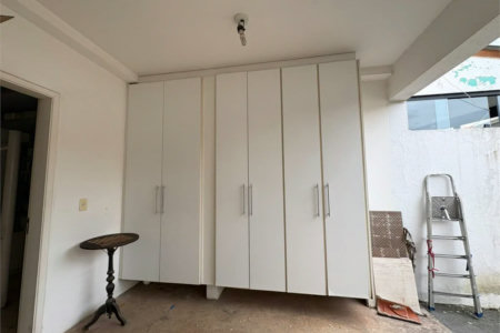 Casa à venda com 3 quartos, sendo 1 suíte, no condomínio New Village, Cotia - SP