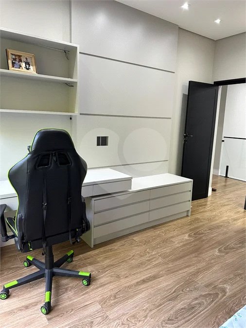 Condomínio London Park – Indaiatuba/SP - Uma casa simplesmente encantadora, em uma das posições mais desejadas do Condomínio London Park, com fundo para a mata, proporcionando privacidade, tranquilidade e uma conexão incrível com a natureza. Terreno: 318,12 m² - Área construída: 265,09 m²