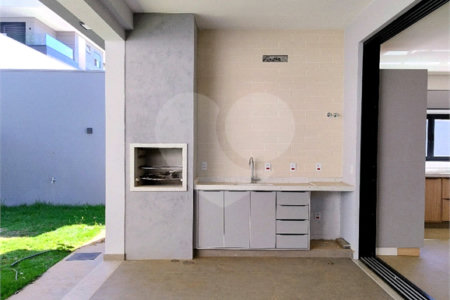 Casa a venda no condomínio Faber III