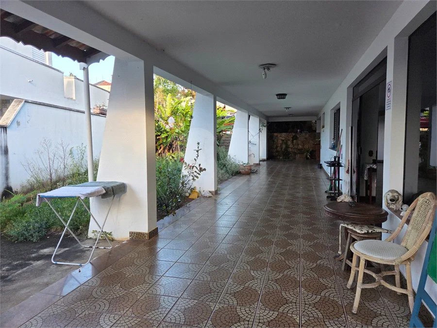 Casa à Venda com 5 quartos em Atibaia/SP