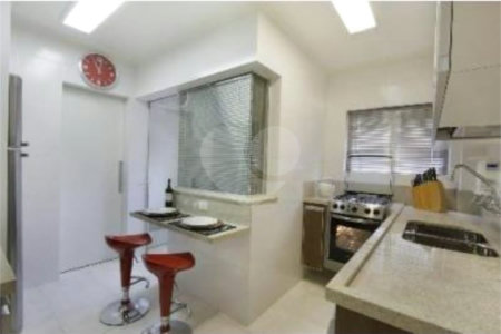 Apartamento reformado à venda na Vila Olímpia