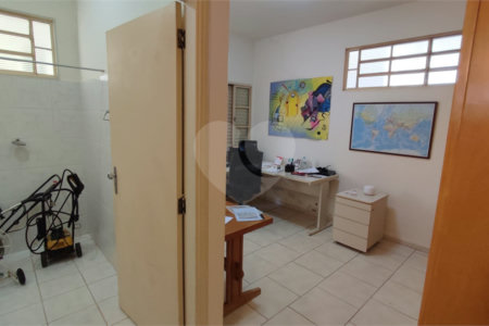 Casa à Venda de 3 dormitórios em São Carlos, no bairro Parque Santa Marta