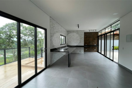 Casa térrea encantadora - Terreno 544m² (17 x 32m), com 198m² no Bairro Estância Brasil - Atibaia