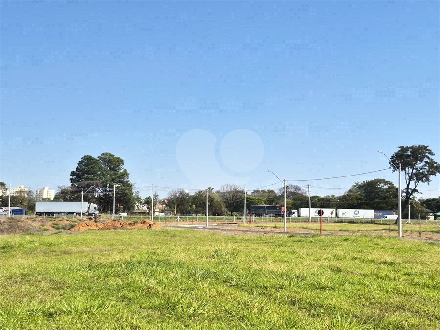 Terreno comercial á venda no condomínio Jardim Larine