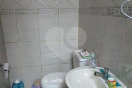 Casa com 205m² , 3 dormitórios , sendo todos suítes , 5 vagas , á venda no bairro Bangú em Santo André.