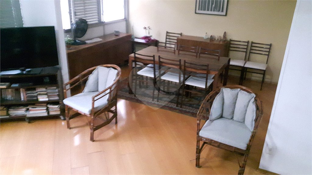 Apartamento de 2 quartos à venda perto do Metrô Paraíso! Excelente localização!