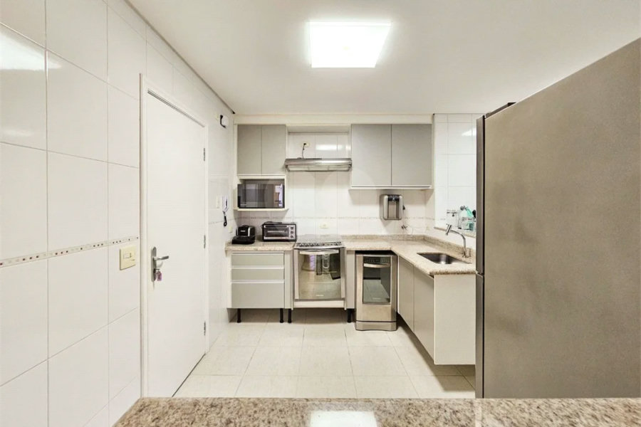 Apartamento à venda com 4 quartos, sendo 2 suítes, em Riviera de São Lourenço, Bertioga, SP