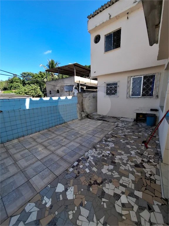 Ó TIMO CASA COM 3 QUARTOS E TERRAÇO EM CONTOMINIO FECHADO