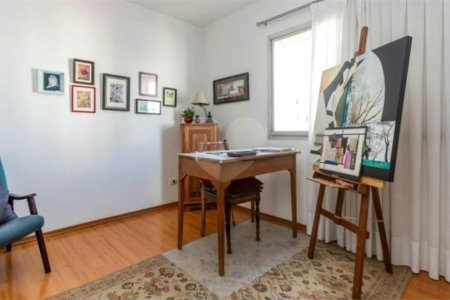 Apartamento à venda com 3 quartos, sendo 1 suíte, em Campo Belo, São Paulo, SP