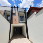2 km metro parada inglesa sobrado com 3 suites 2 vagas e quintal com espaço gourmet