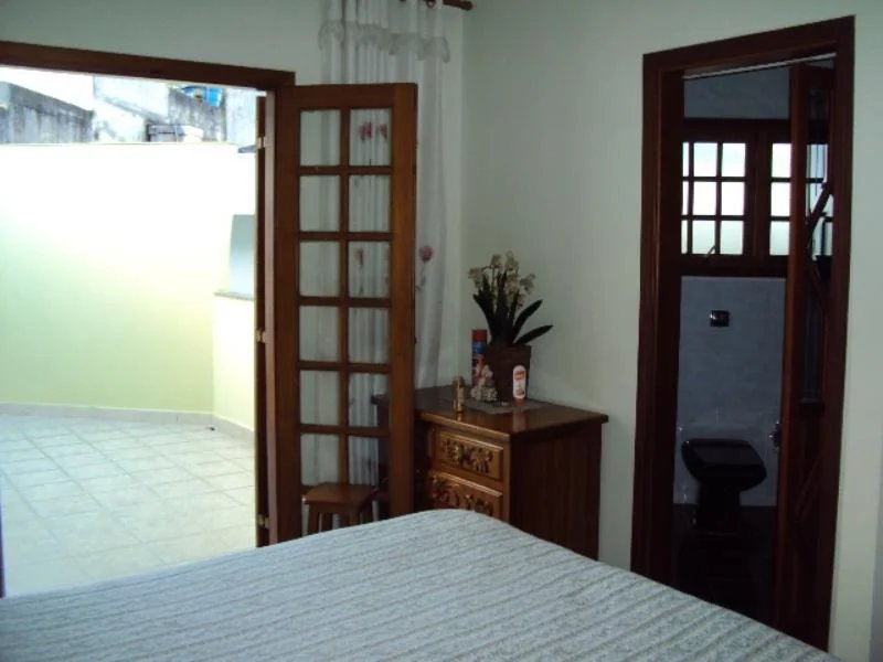 Sobrado à venda 400m² com 4 quartos, sendo 2 suítes, 6 vagas no Jardim Peri Peri próximo metrô Vila Sônia