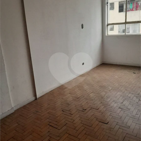 Kitnet Compacta na Liberdade – 33m² | Portaria 24h | Aceita Pets