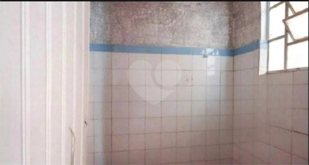 Sobrado à venda na Mooca de 212m² com 2 dormitórios, 1 suíte e 2 vagas.
