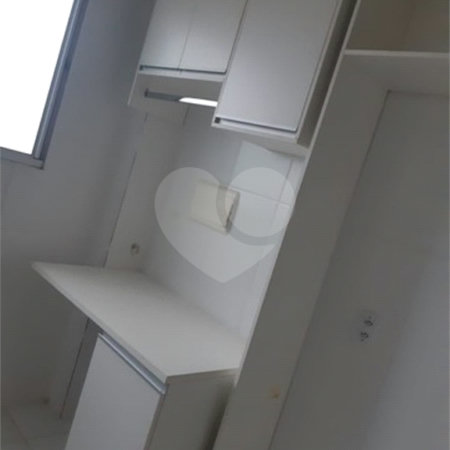 Apartamento no Condomínio Mont Royal .