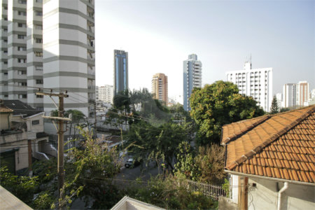 Sobrado à venda na Liberdade, 220 m², 5 dormitórios e 1 vaga, próximo Pq Aclimação, Aceita permuta
