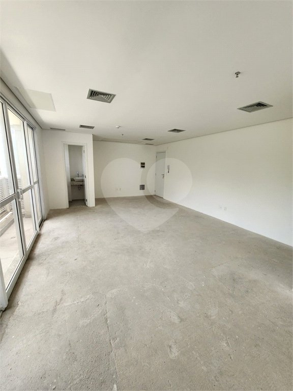 Sala comercial em frente ao Allianz Parque