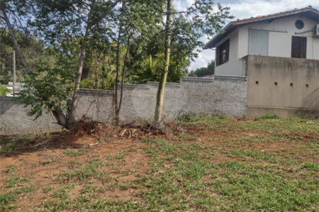 Terreno á venda no Residencial Sambambaia