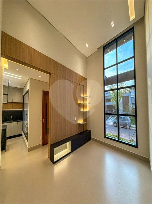 Indaiatuba - Condominio Sapezal - R$ 2.400.000,00 - Área Total 360,00 m² - Área Construída 213,32 m² - TÉRREA - 03 suítes sendo a master com closet; - Escritório; Lavabo; Cozinha com cooktop e planejados; Gourmet com churrasqueira; Ambientes preparados para ar condicionado; Piscina com cascata,