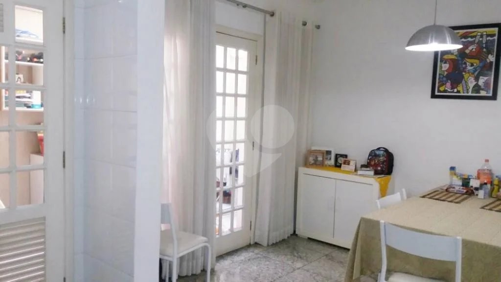 Lindo Sobrado em Condomínio