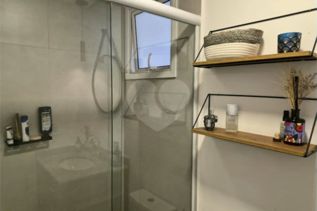 Oportunidade na Vila Leopoldina!! Apartamento com dois dormitórios, sendo uma suíte, dois banheiros, e com duas vagas.