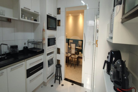 Sobrado com 125m² , 3 dormitórios , sendo 1 suíte , 2 vagas de garagem , à venda no Bosque da Saúde.