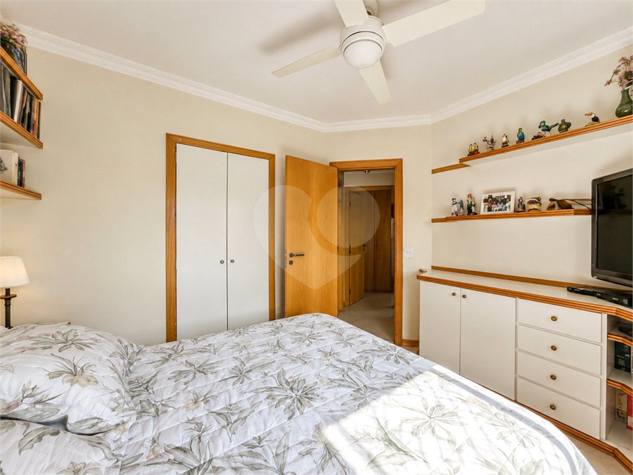 Apartamento de 184 m² em andar alto com 4 dormitórios e 3 vagas em Perdizes