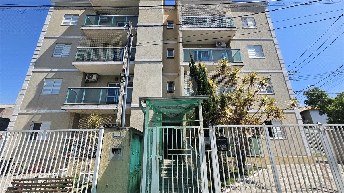 Apartamento Locação Condomínio Anguri com 02 dormitórios com Ar e Sacada