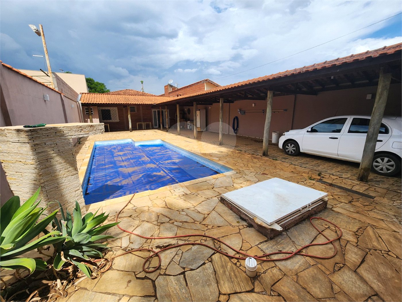 Casa à Venda - Estância Lagoa Dourada, Brotas-SP