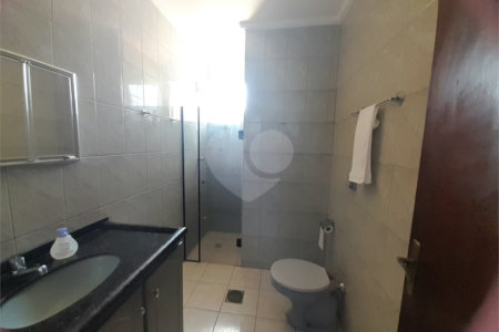 Sobrado à Venda no Parque Fehr – 3 Dormitórios e Área Gourmet em Rua Tranquila