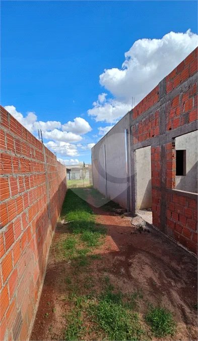 Casa à venda com 3 quartos, sendo 2 suítes, em Jardim Nova Ponta Porã, Ponta Porã - MS