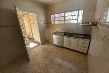 Casa térrea com 2 dormitórios.