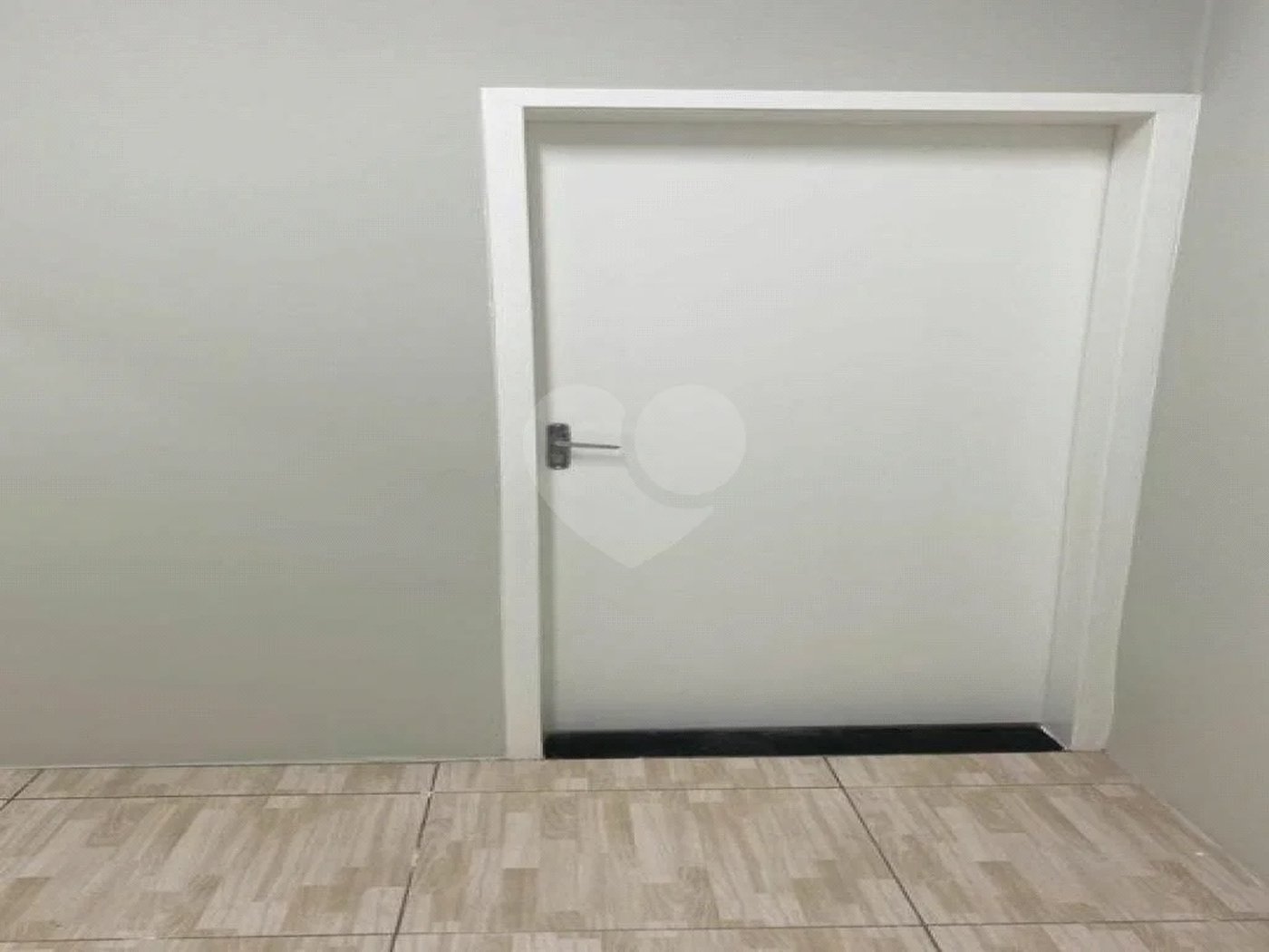 Ótima sala para escritório com 37 m², possui 2 ambientes.